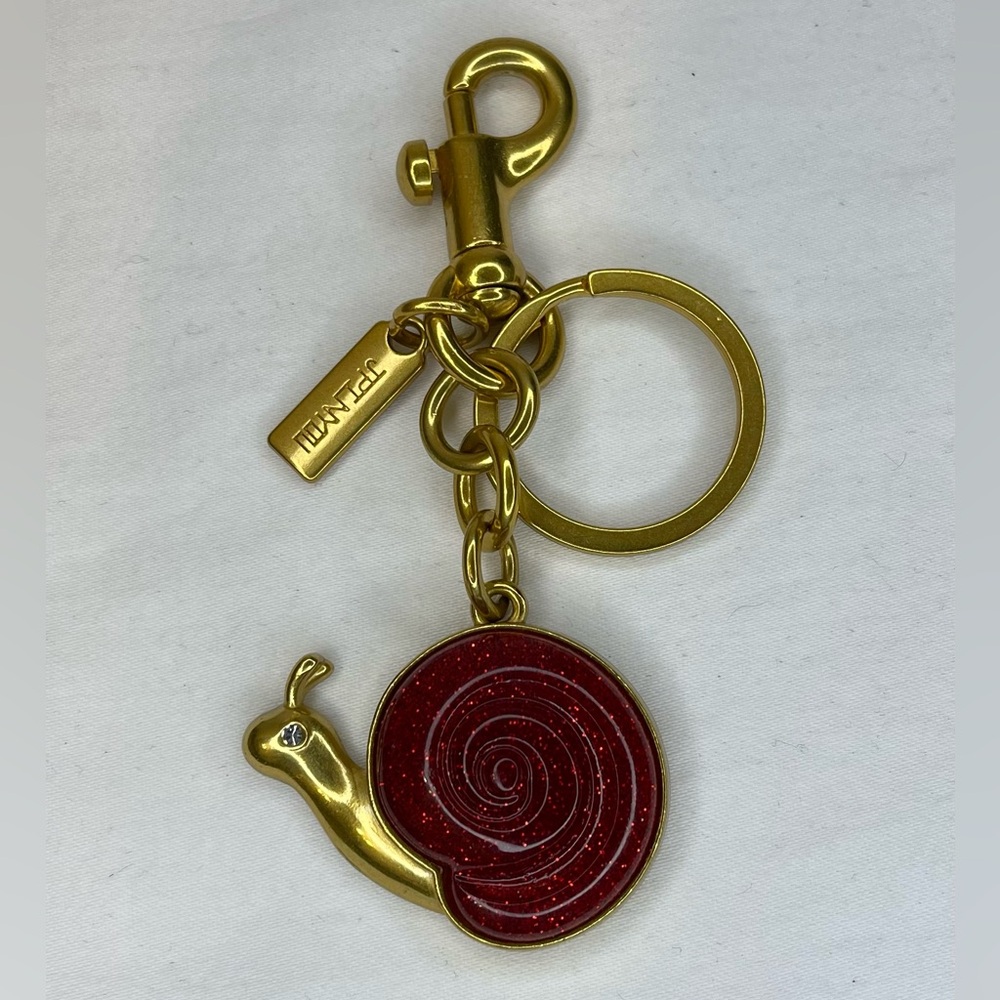 IWENYEHU Snail Charm